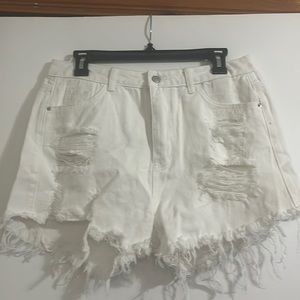 NWOT Women’s white denim shorts size L